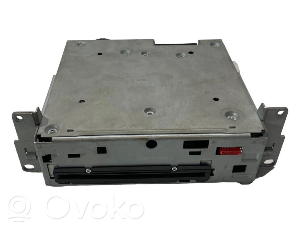 Radio / CD/DVD atskaņotājs / navigācija