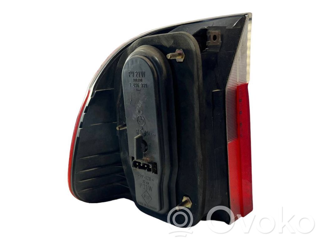 Aizmugurējais lukturis virsbūvē