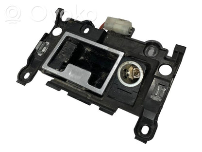 Пепельница (передняя)