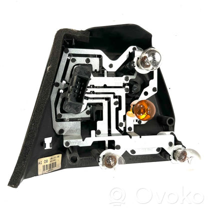 Держатель крышки заднего фонаря