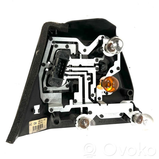 Aizmugures spuldzes vāka turētājs