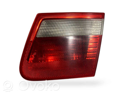 Задний фонарь на капоте