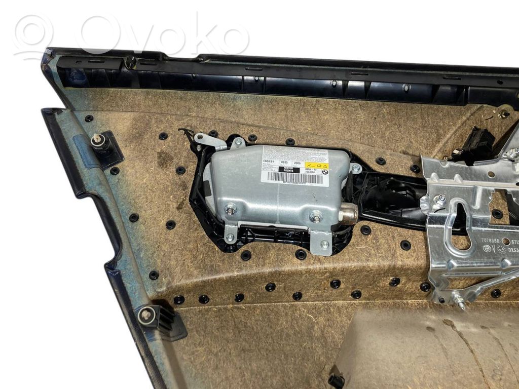 Apšuvums aizmugurējām durvīm