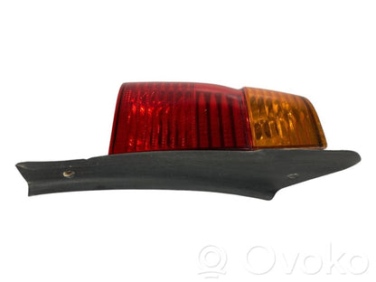 Aizmugurējais lukturis virsbūvē