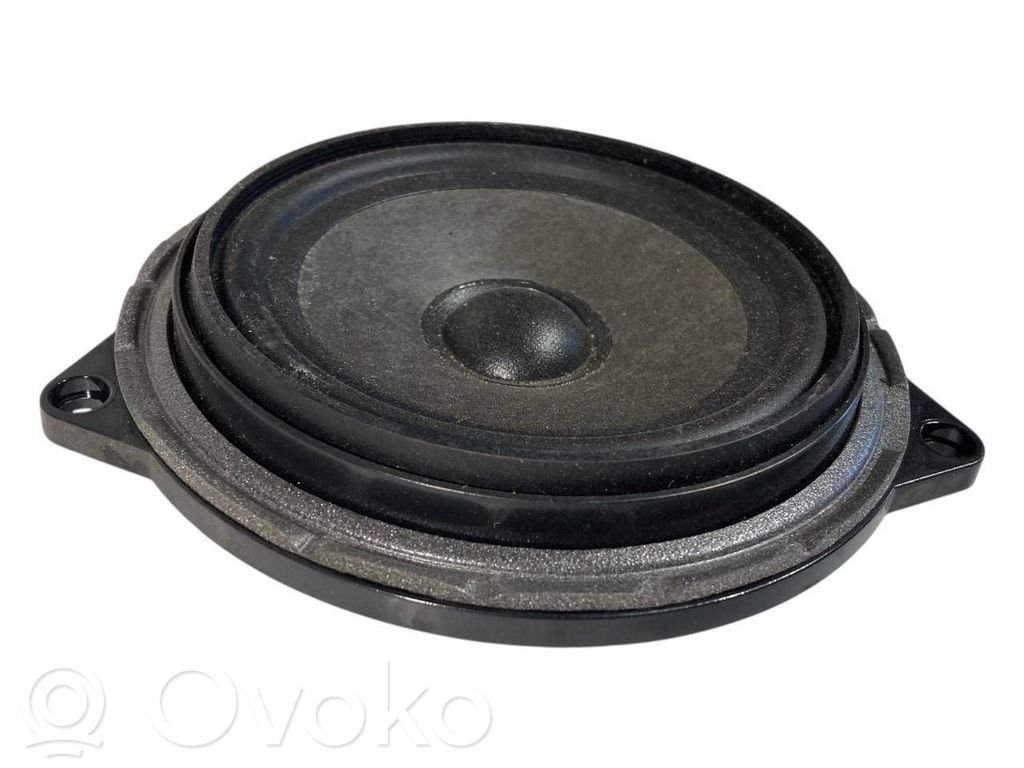 Skaļrunis (-i) pakaļējās durvīs