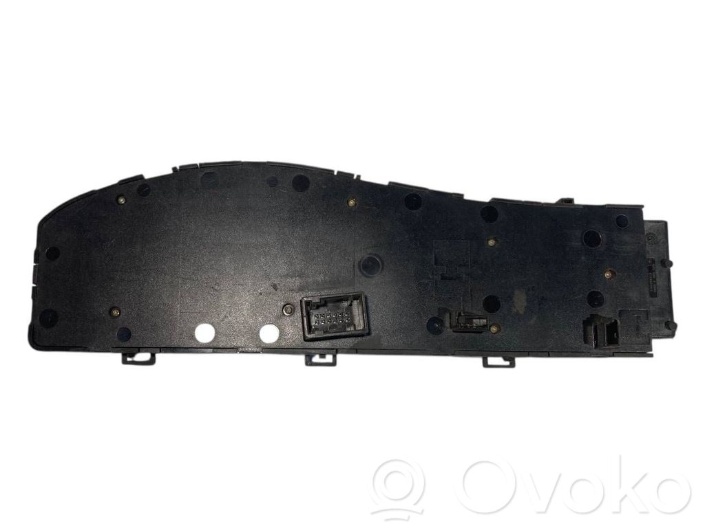 Seat adjustment switch(es)