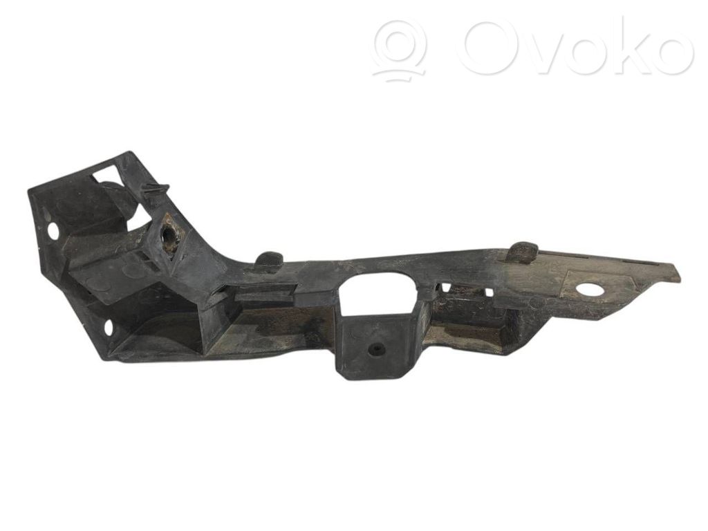 Priekšpusē bampera turētājs