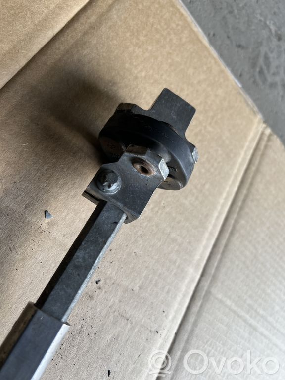 Stūresrata ass krustsavienojums