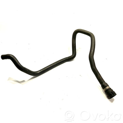 Caurulīte (-es) / šļūtene (-es)