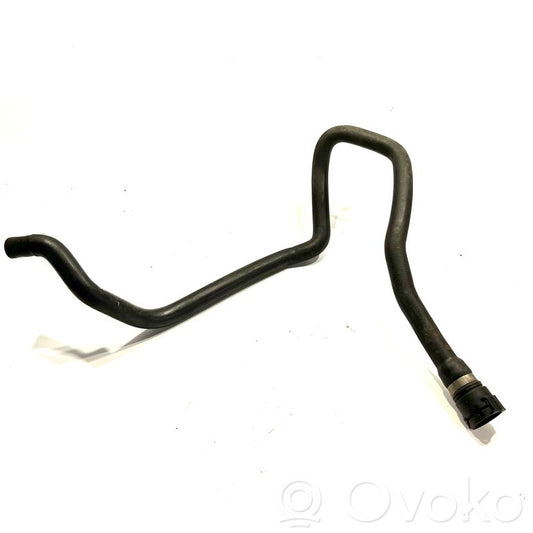 Caurulīte (-es) / šļūtene (-es)