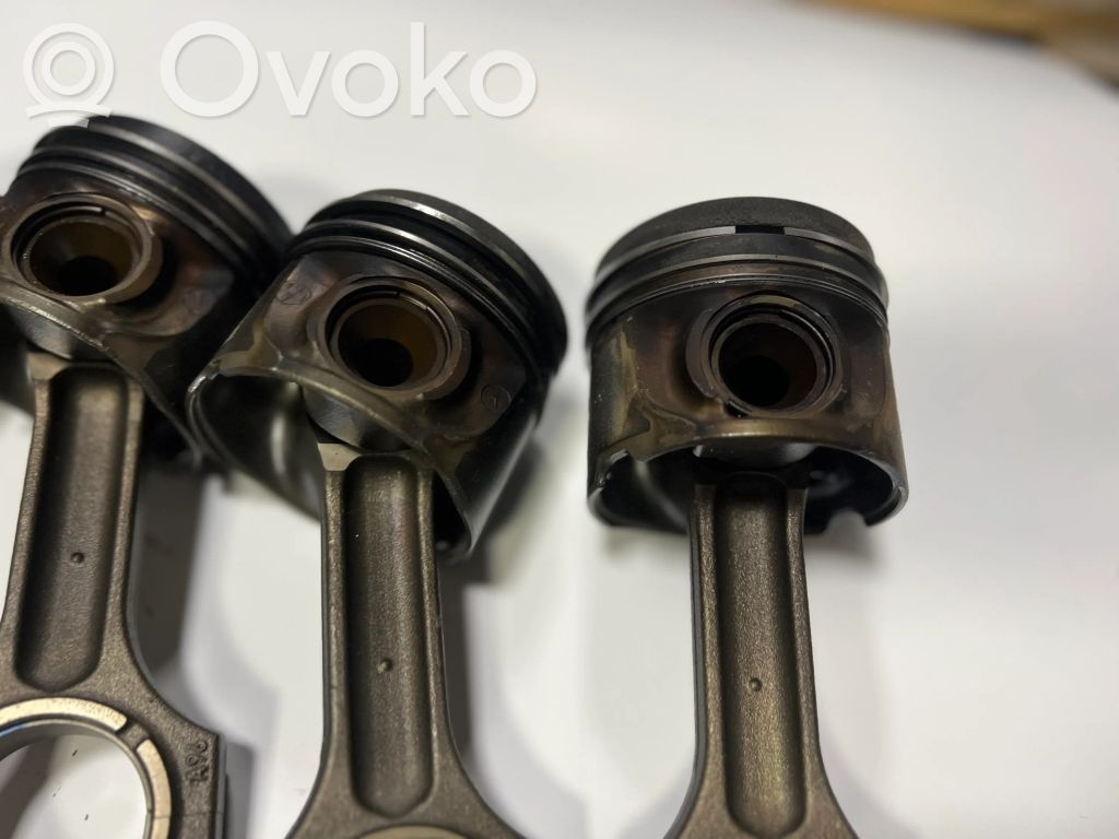 Piston with connecting rod