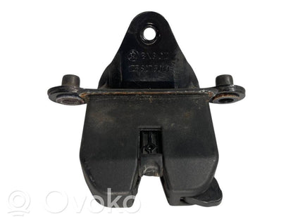 Aizmugurējā pārsega slēdzene