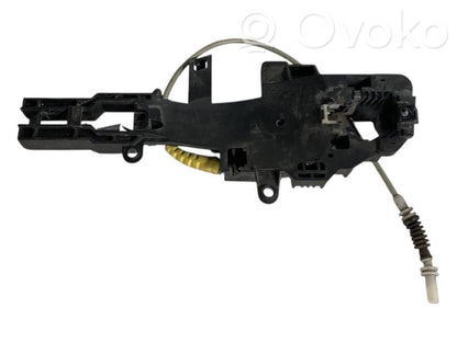 Priekšpusē turētājs / kronšteins ārējam atvēršanas rokturim