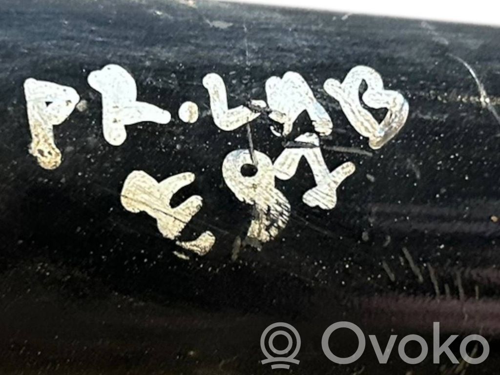 Priekšpusē amortizators ar atsperi