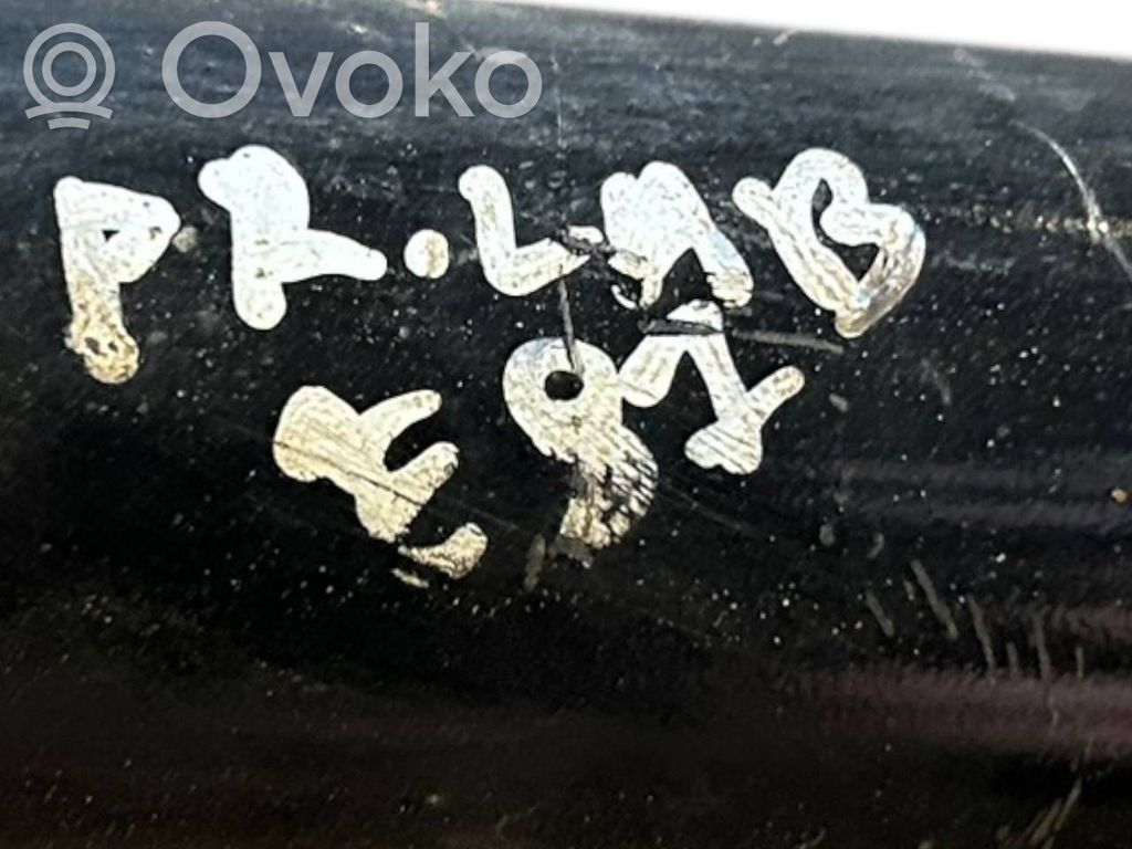 Priekšpusē amortizators ar atsperi