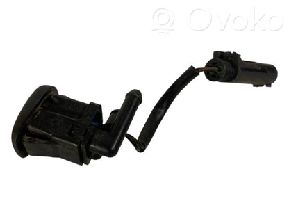 Mazgāšanas šķidruma smidzinātājs (-i) priekšējam logam