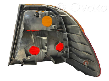 Aizmugurējais lukturis virsbūvē