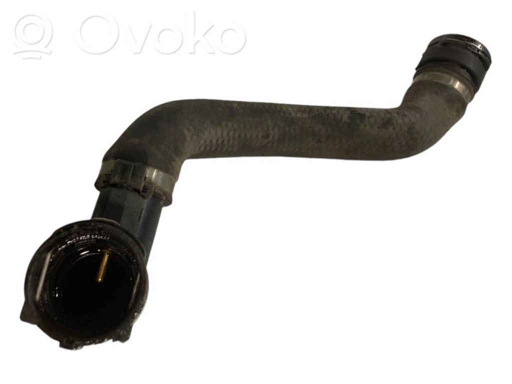 Caurulīte (-es) / šļūtene (-es)