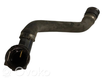 Caurulīte (-es) / šļūtene (-es)