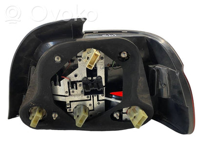 Aizmugurējais lukturis virsbūvē