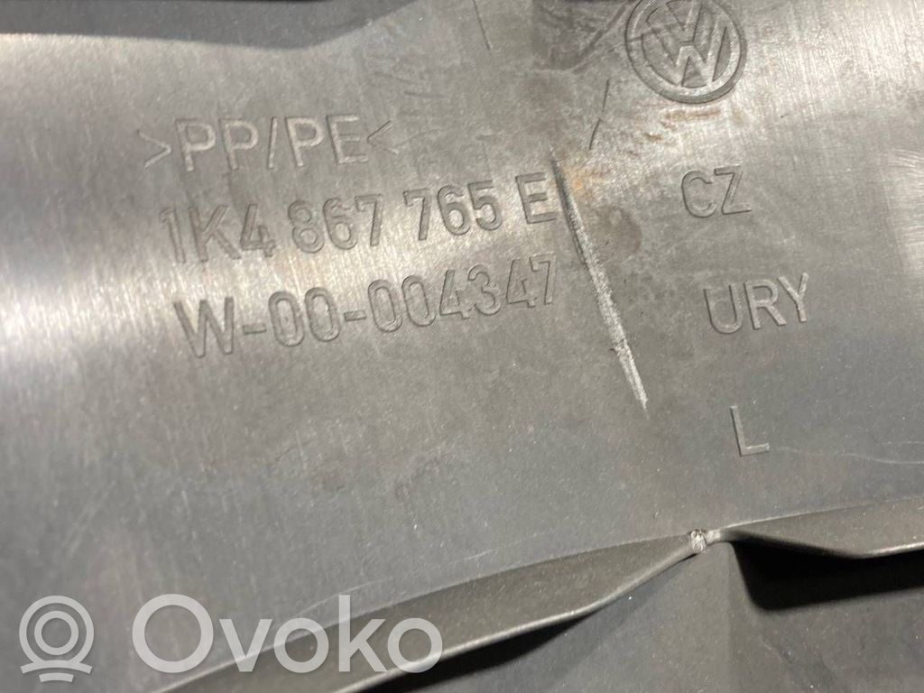 Sānu dekoratīvā apdare pie aizmugurējā sēdekļa (augšdaļa)
