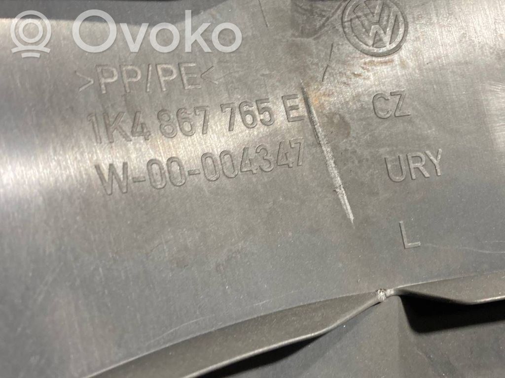 Sānu dekoratīvā apdare pie aizmugurējā sēdekļa (augšdaļa)