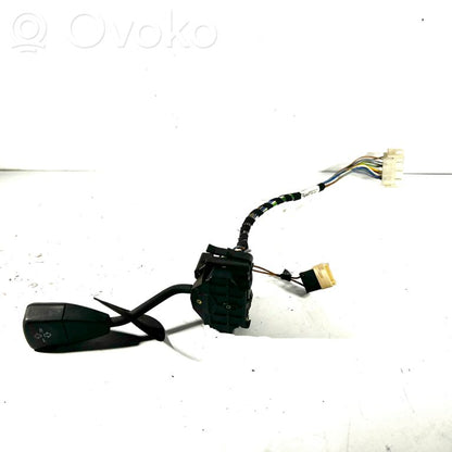 Turn signal/headlight lever