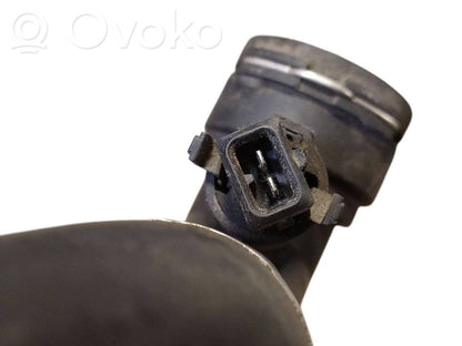 Caurulīte (-es) / šļūtene (-es)