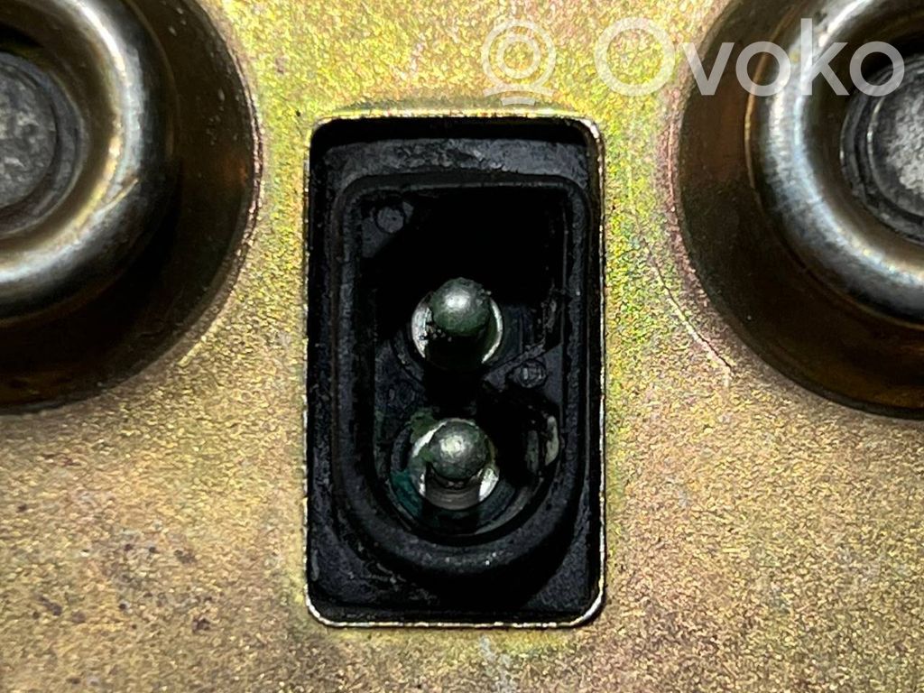 Priekšpusē durvju atvēršanas / aizvēršanas sensors (pīkstulis)