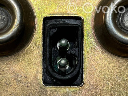 Priekšpusē durvju atvēršanas / aizvēršanas sensors (pīkstulis)