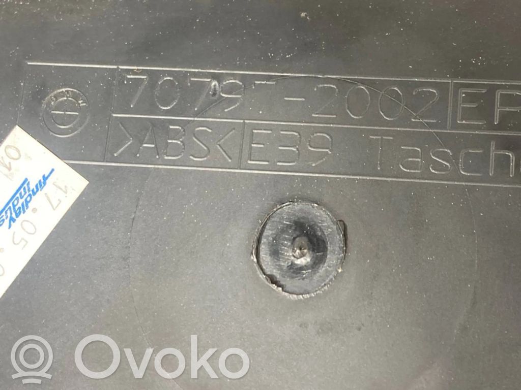 Apšuvums aizmugurējām durvīm