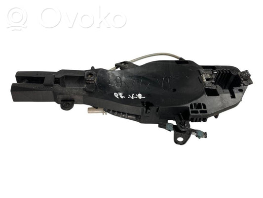 Priekšpusē turētājs / kronšteins ārējam atvēršanas rokturim