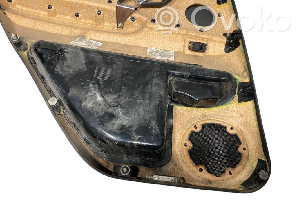 Apšuvums aizmugurējām durvīm