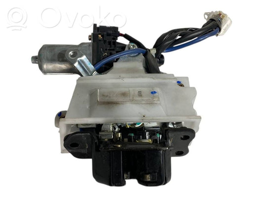 Aizmugurējā pārsega slēdzene