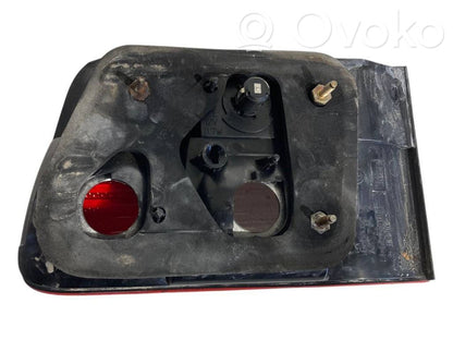 Aizmugurējais lukturis pārsegā