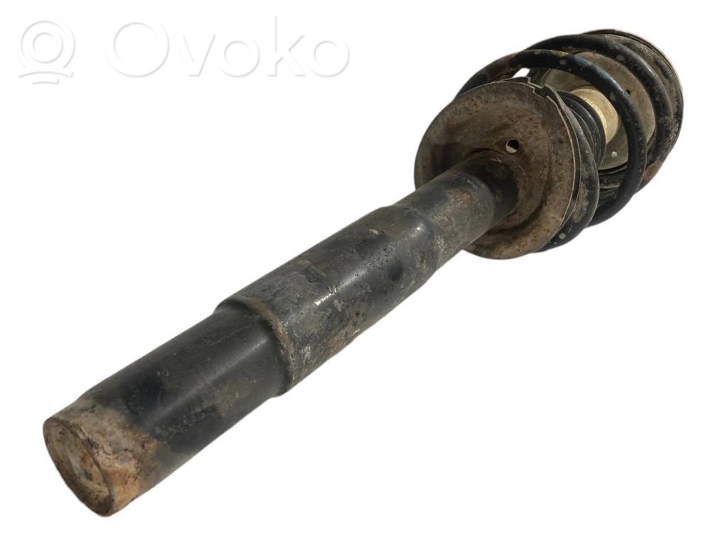 Priekšpusē amortizators ar atsperi