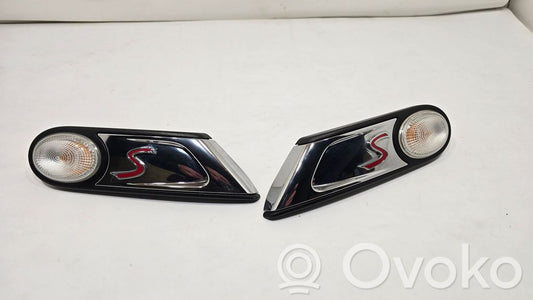 Wing turn signal light