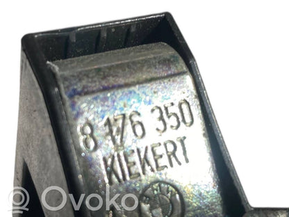 Priekšpusē slēdzenes cilpa