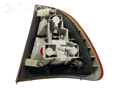 Aizmugurējais lukturis virsbūvē