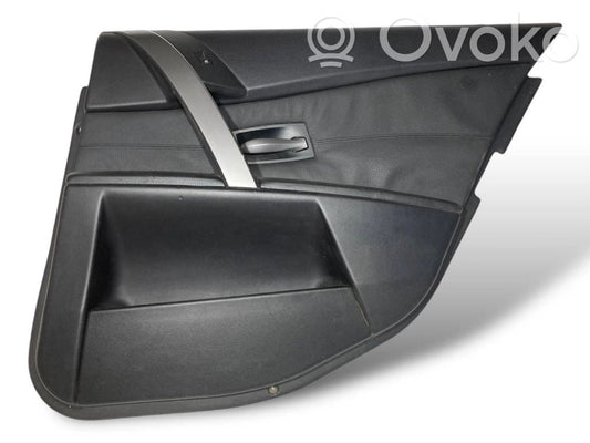 Apšuvums aizmugurējām durvīm