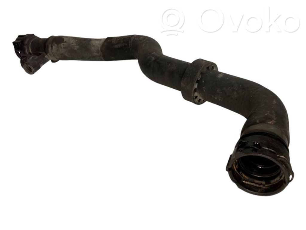 Caurulīte (-es) / šļūtene (-es)