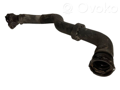 Caurulīte (-es) / šļūtene (-es)