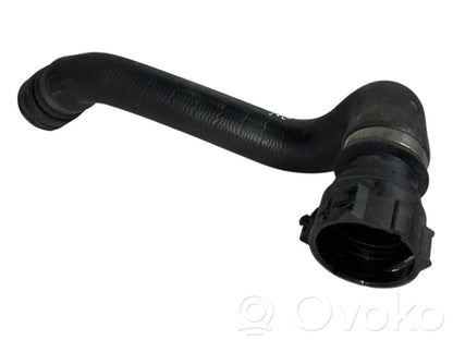 Caurulīte (-es) / šļūtene (-es)