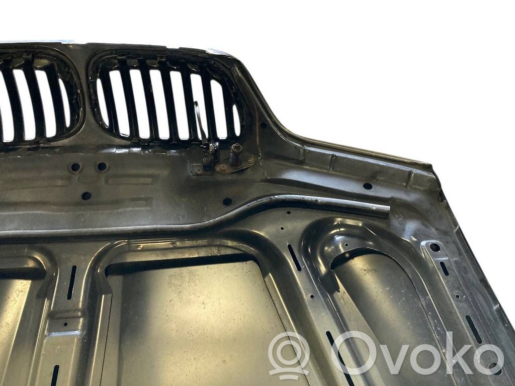 Dzinēja pārsegs (vāks)