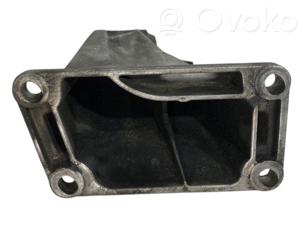 Кронштейн крепления двигателя