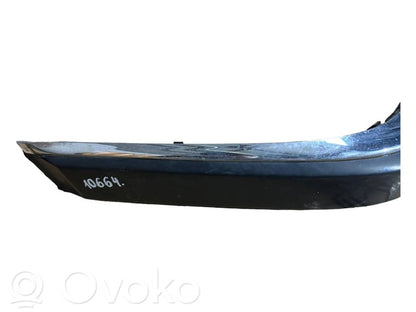 Priekšpusē dekoratīva bampera uzlikas