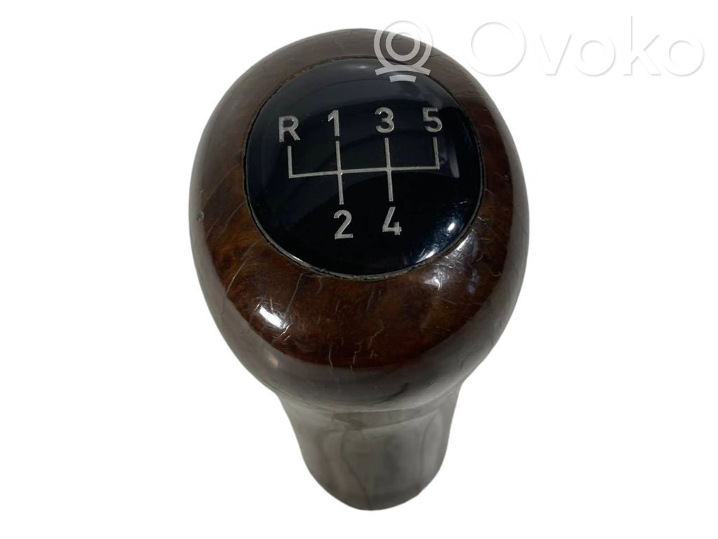 Ātrumu pārslēgšanas sviras dekoratīvā apdare (āda, uzgalis)