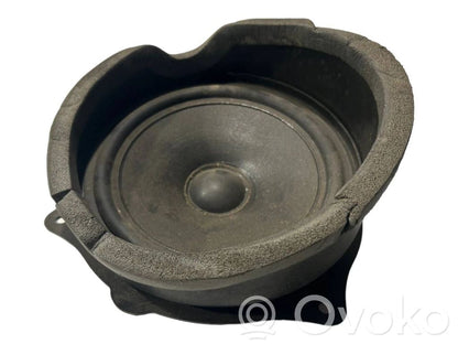 Skaļrunis (-i) pakaļējās durvīs