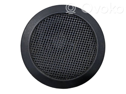 Augsto frekvenču skaļrunis (-i) priekšējās durvīs