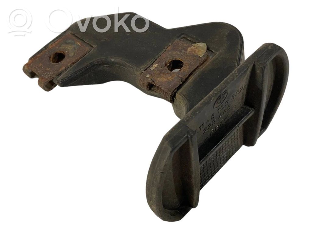 Priekšpusē bampera turētājs